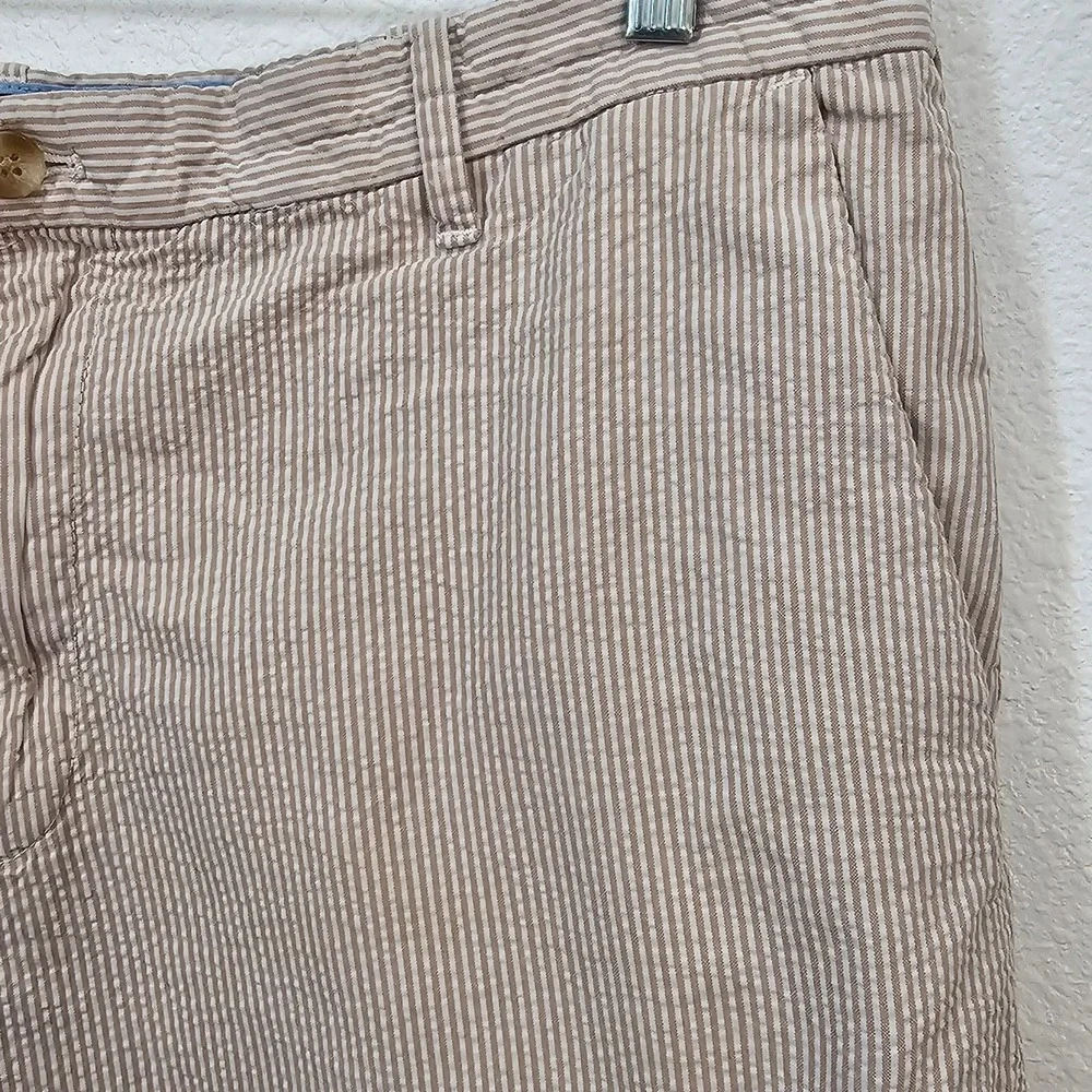 Izod Seersucker Men's Khaki and White Striped Shorts Size‎ 40